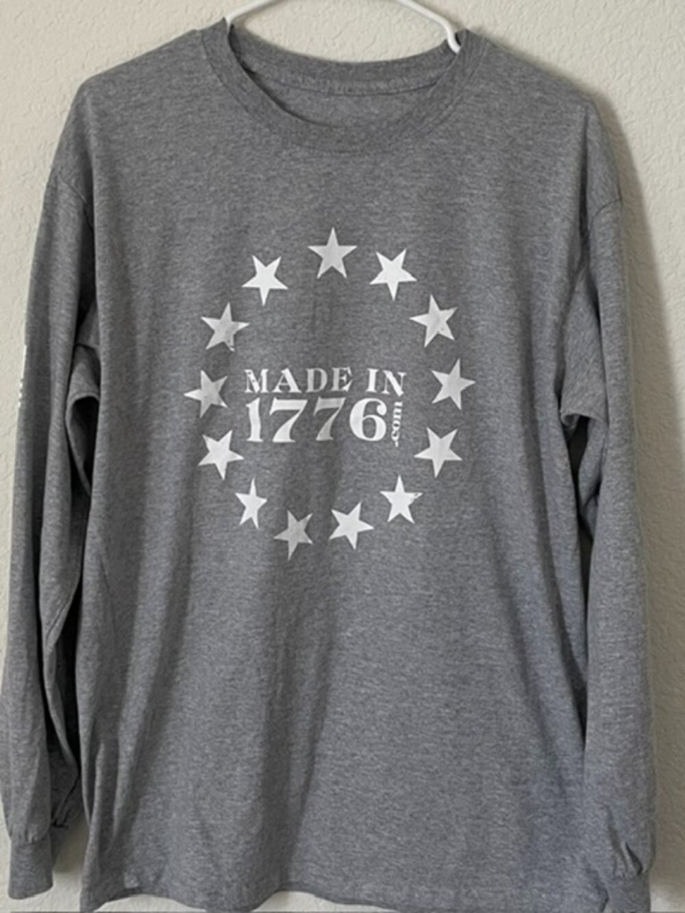 Unisex No Label Long Sleeve T-Shirt Size Medium